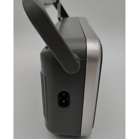 Panasonic RF-2400D Portable AM/FM Radio 2-Band Analog Receiver Works Tested - Picture 4 of 12